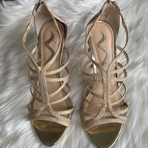 Nina Gold Sparkle Heels with Back Zipper Size 7